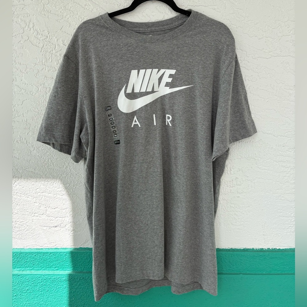 Nike Air NWOT Men’s Shirt Short Sleeve XL The Nike Tee